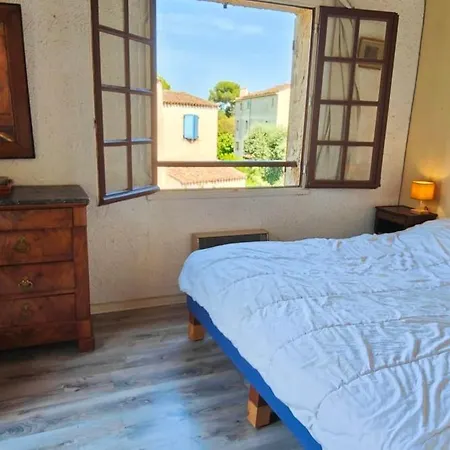 Vakantiehuis Family House 4 Bedrooms - With Garden